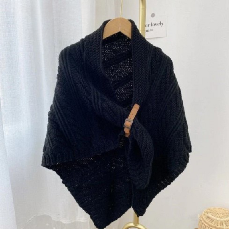 Elegant shawl that combines warmth and style! 